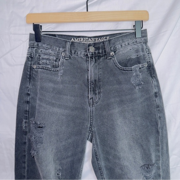 American Eagle AEO Black Wash Denim High Rise Distressed Mom Jean size 2 - Picture 3 of 7
